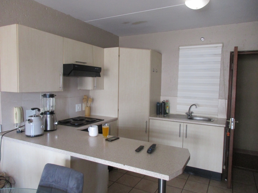 To Let 1 Bedroom Property for Rent in Ferndale Gauteng