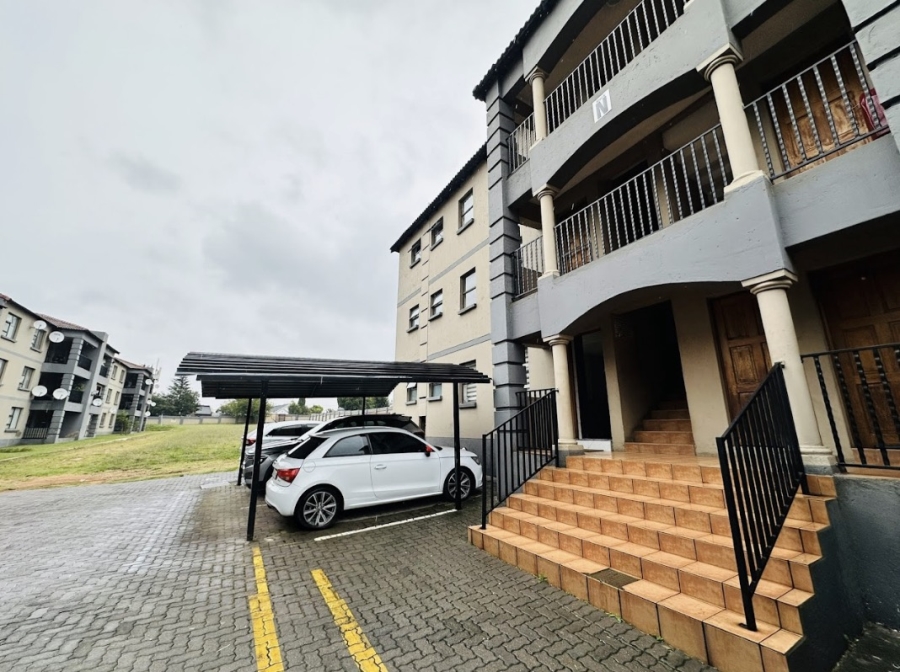 2 Bedroom Property for Sale in Gosforth Park Gauteng