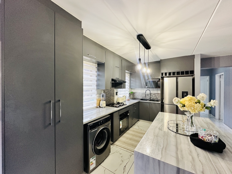 2 Bedroom Property for Sale in Gosforth Park Gauteng