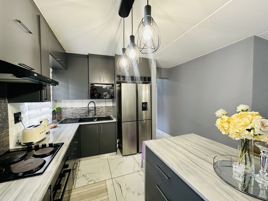 2 Bedroom Property for Sale in Gosforth Park Gauteng