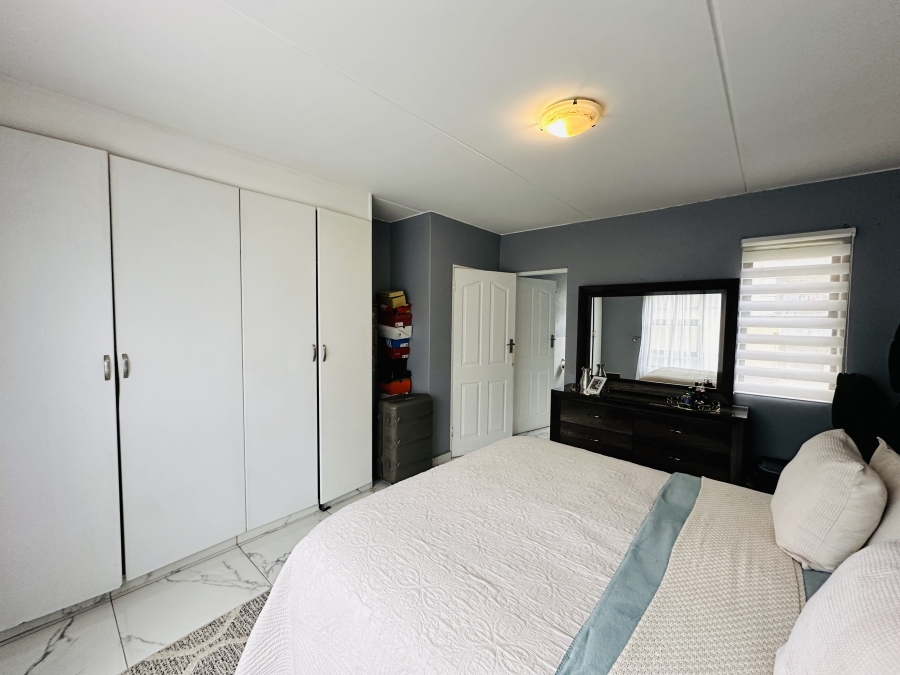 2 Bedroom Property for Sale in Gosforth Park Gauteng