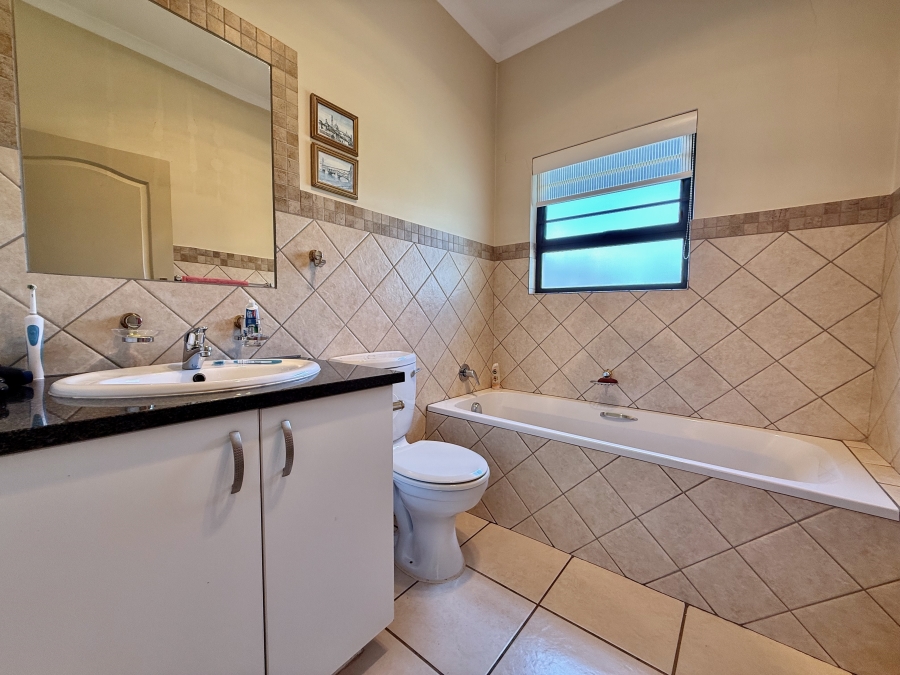 3 Bedroom Property for Sale in The Retreat Gauteng