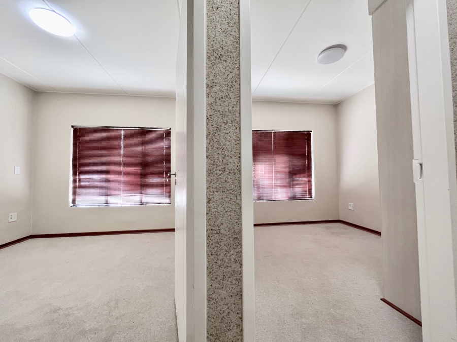 2 Bedroom Property for Sale in The Retreat Gauteng