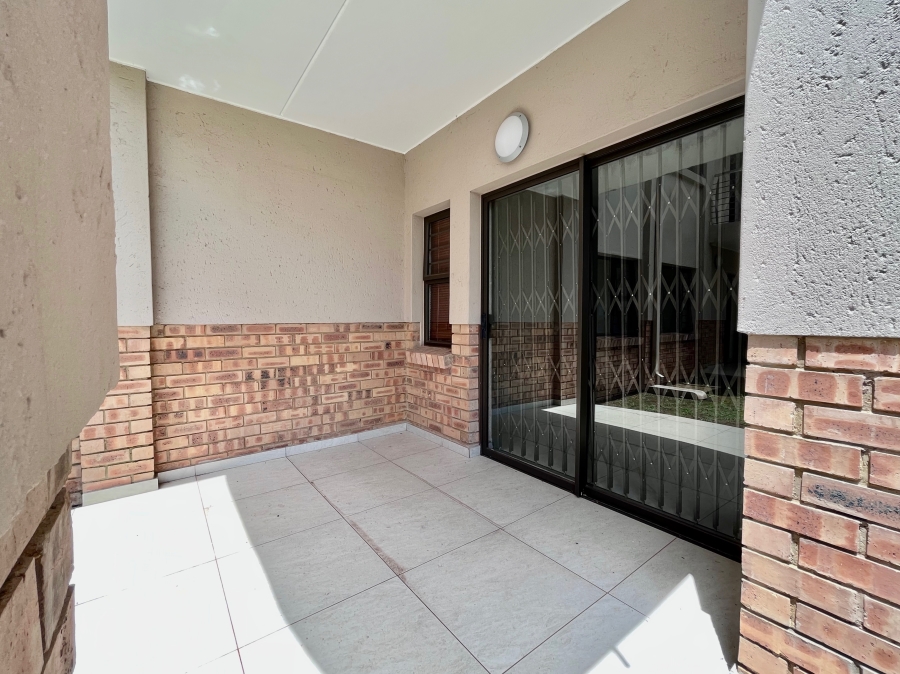 2 Bedroom Property for Sale in The Retreat Gauteng
