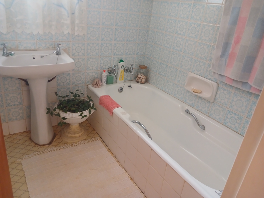 4 Bedroom Property for Sale in Garsfontein Gauteng