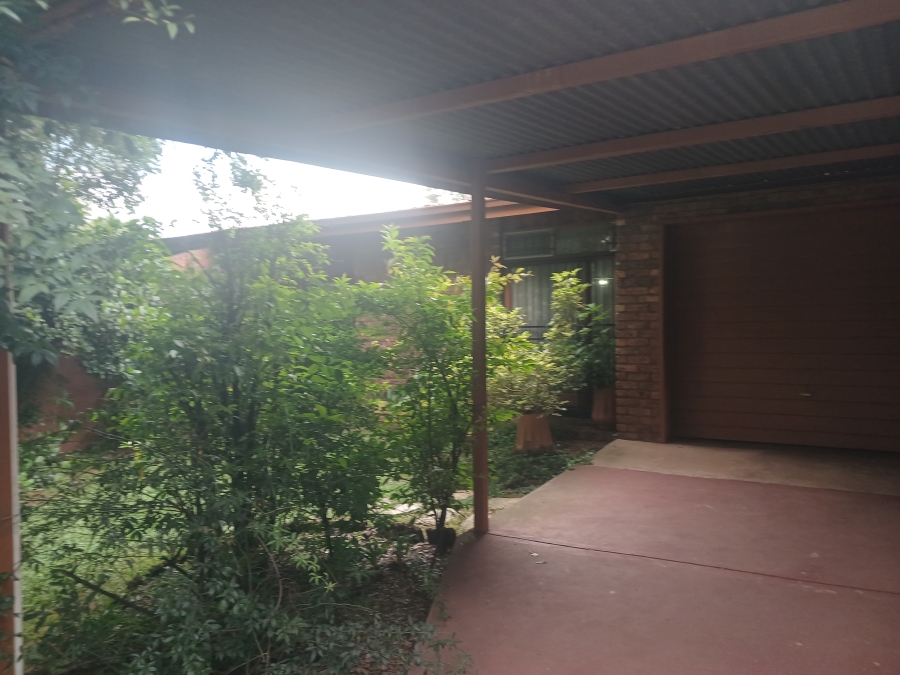 4 Bedroom Property for Sale in Garsfontein Gauteng