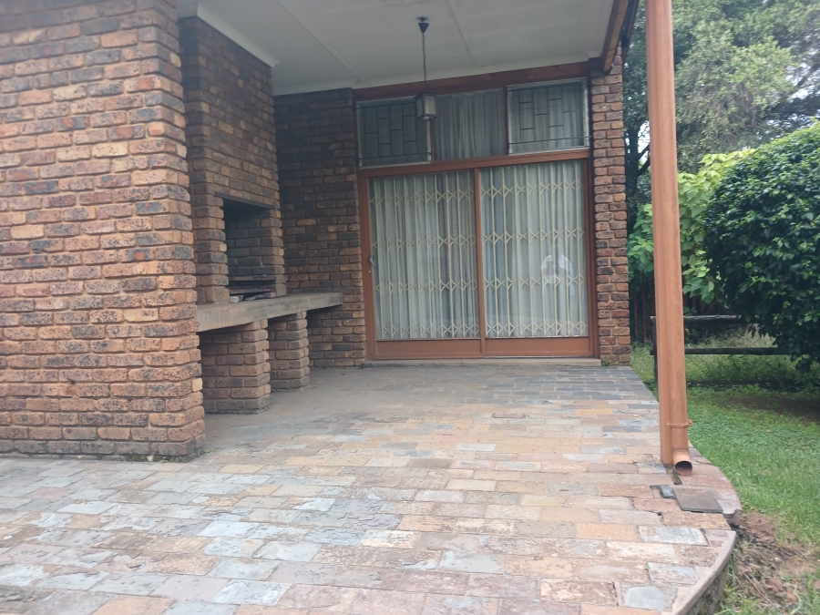 4 Bedroom Property for Sale in Garsfontein Gauteng