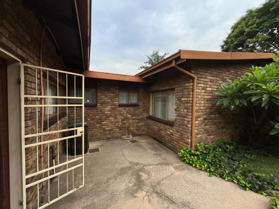 4 Bedroom Property for Sale in Garsfontein Gauteng