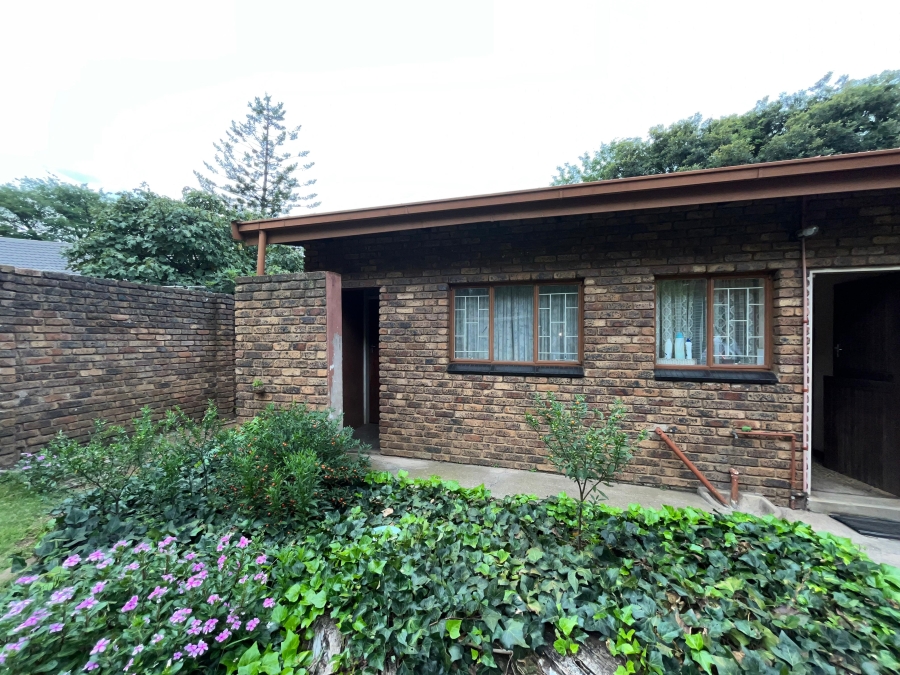 4 Bedroom Property for Sale in Garsfontein Gauteng