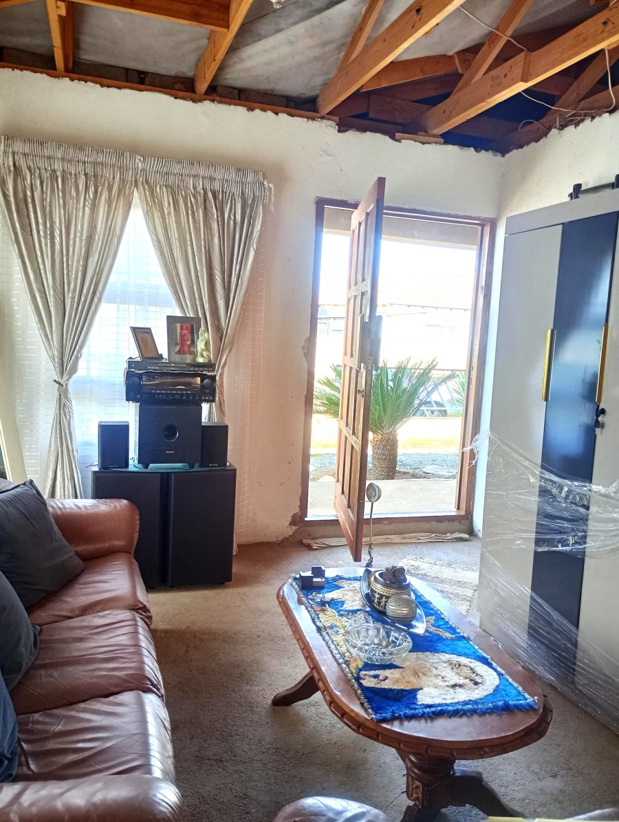 5 Bedroom Property for Sale in Klippoortje Gauteng