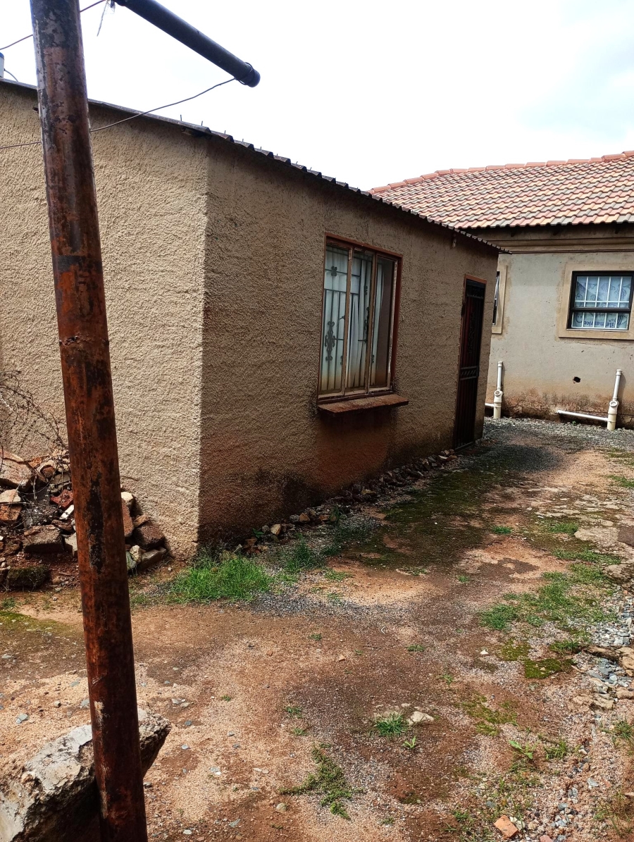 5 Bedroom Property for Sale in Klippoortje Gauteng