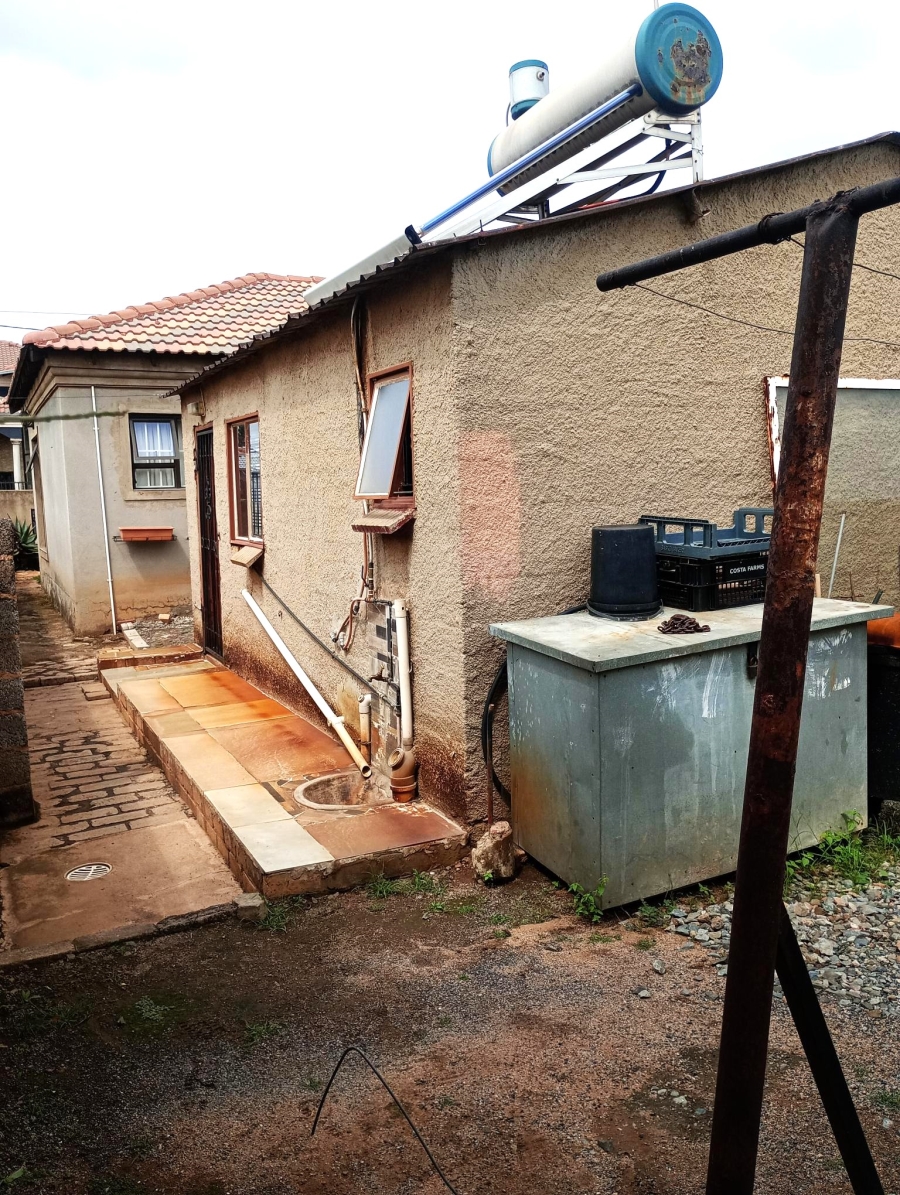 5 Bedroom Property for Sale in Klippoortje Gauteng