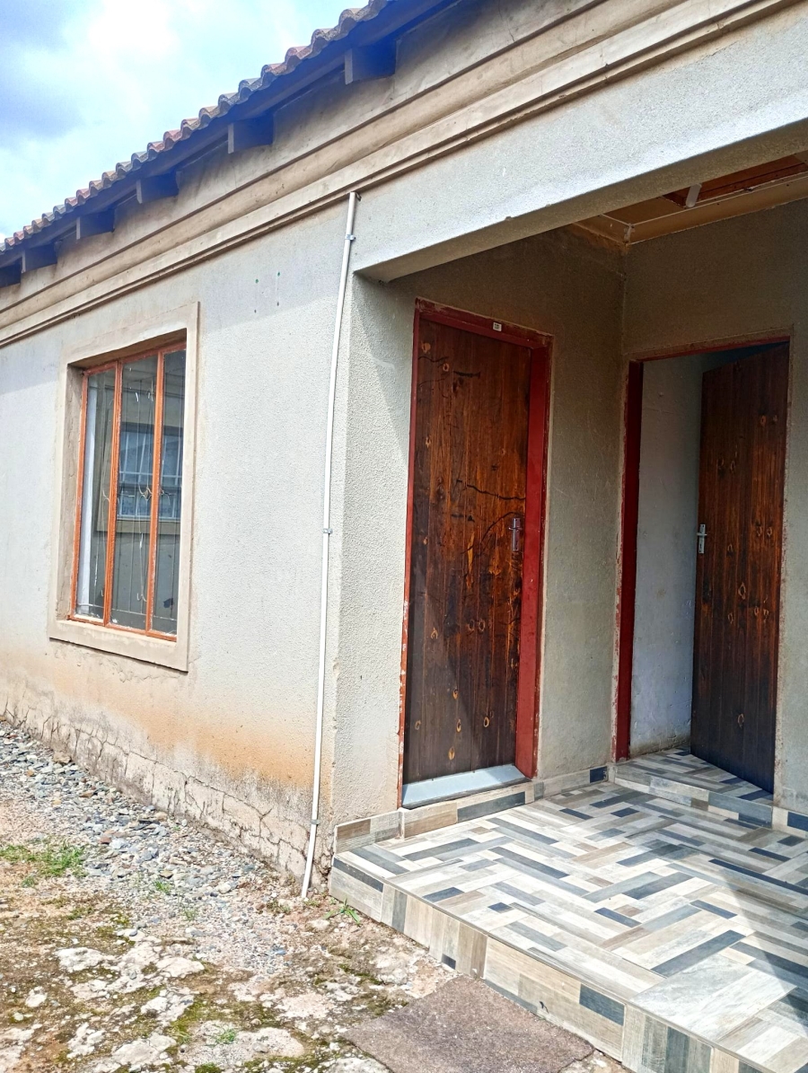 5 Bedroom Property for Sale in Klippoortje Gauteng