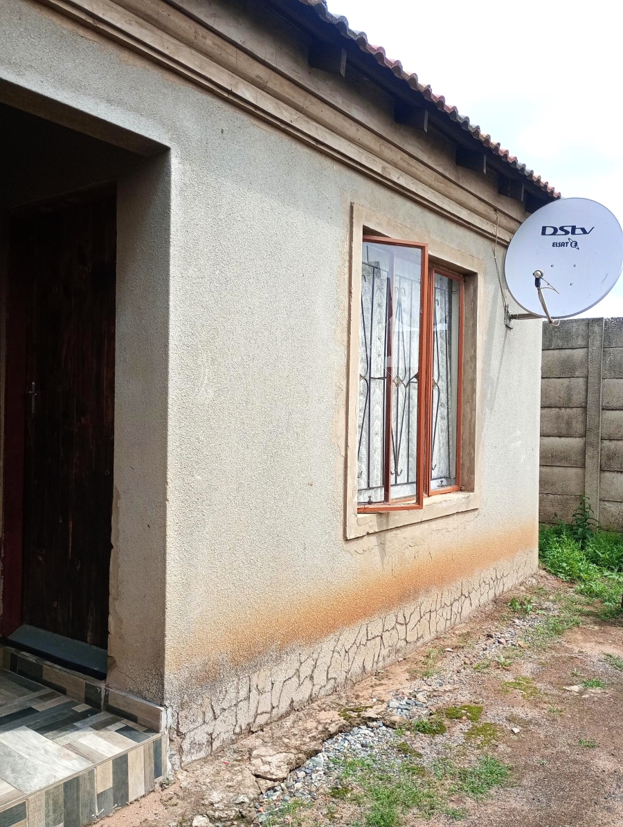 5 Bedroom Property for Sale in Klippoortje Gauteng