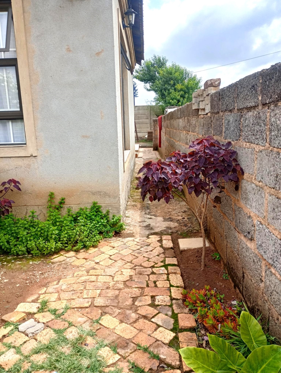5 Bedroom Property for Sale in Klippoortje Gauteng