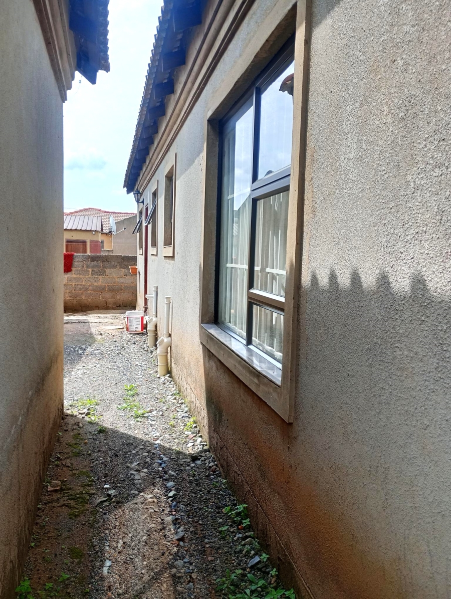 5 Bedroom Property for Sale in Klippoortje Gauteng