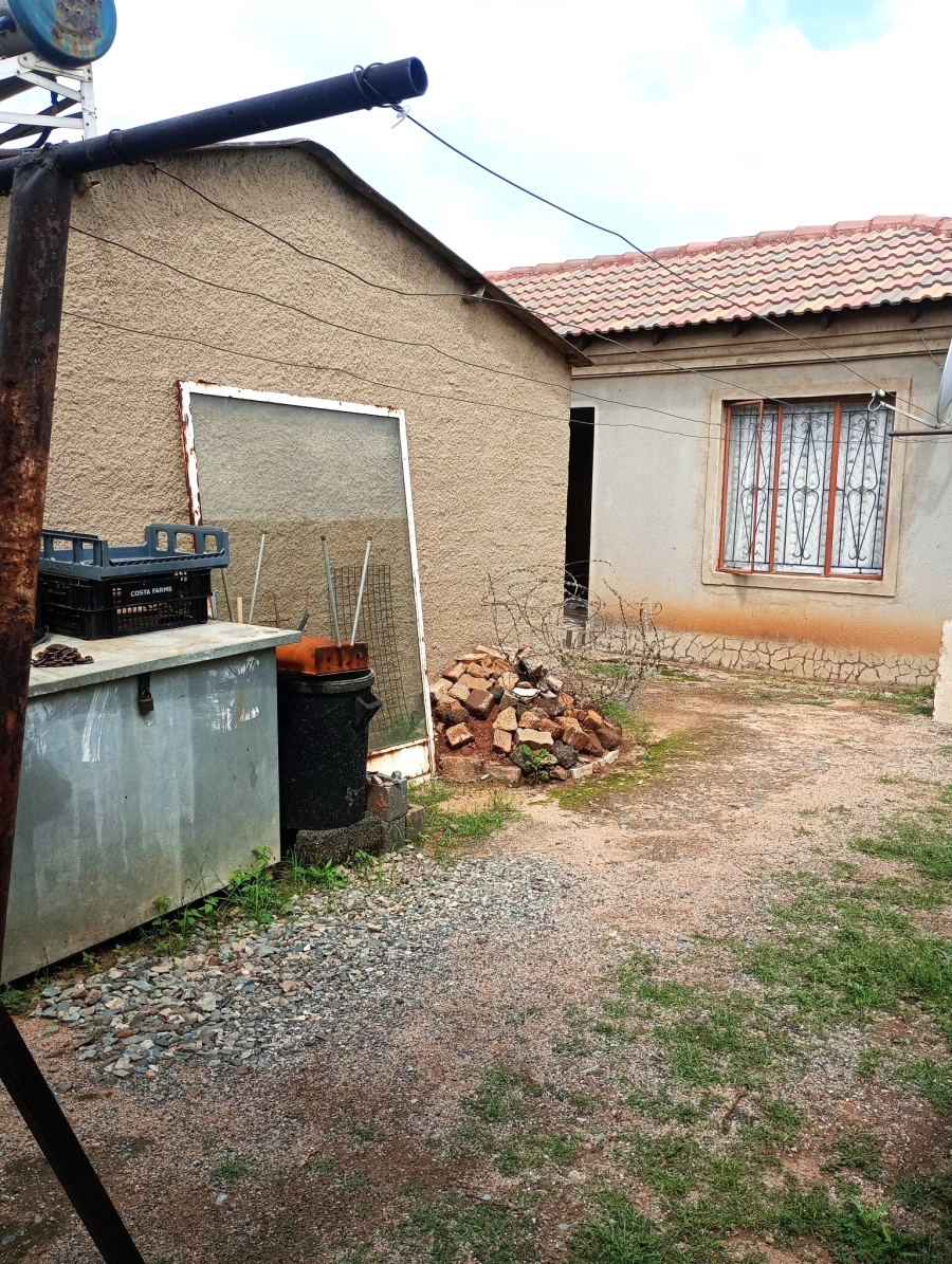 5 Bedroom Property for Sale in Klippoortje Gauteng