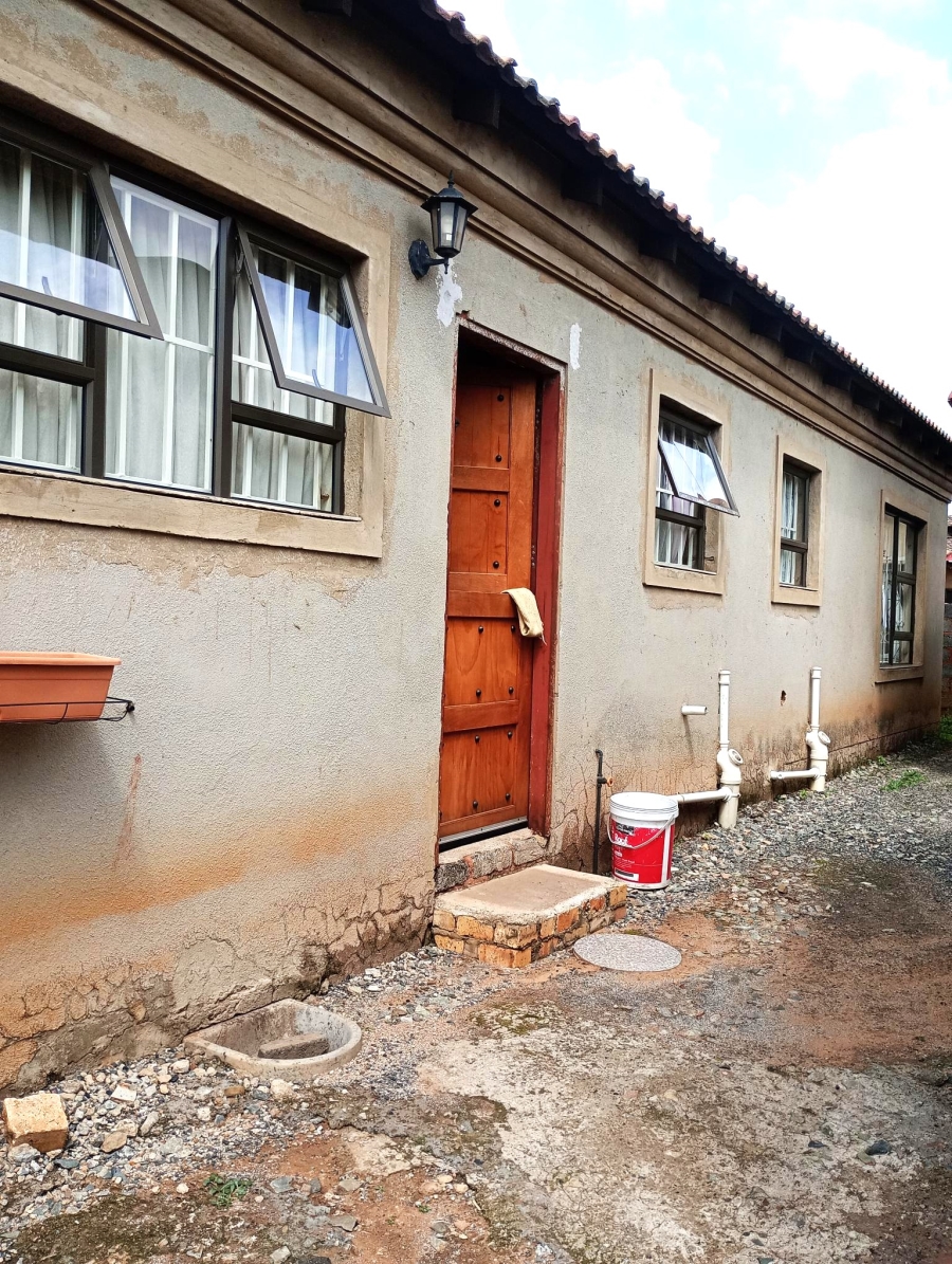 5 Bedroom Property for Sale in Klippoortje Gauteng