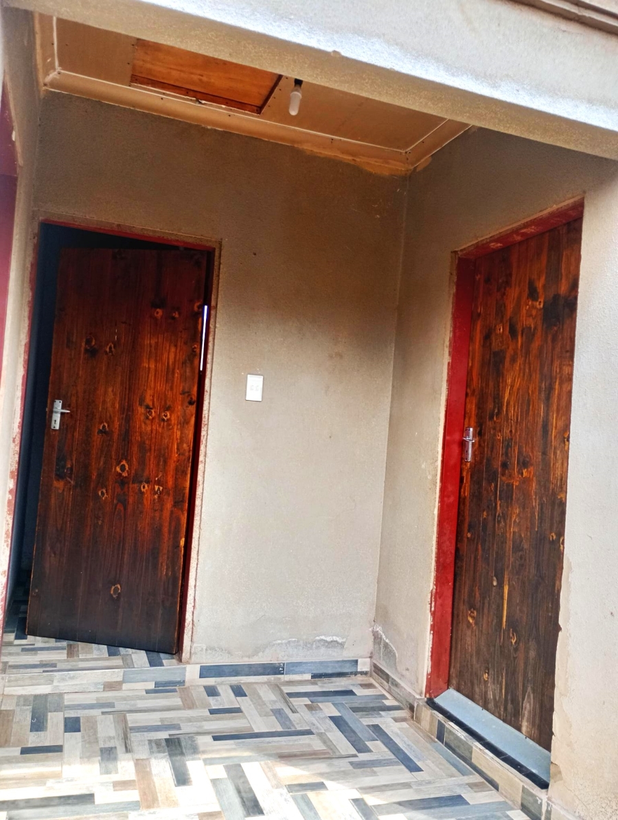 5 Bedroom Property for Sale in Klippoortje Gauteng