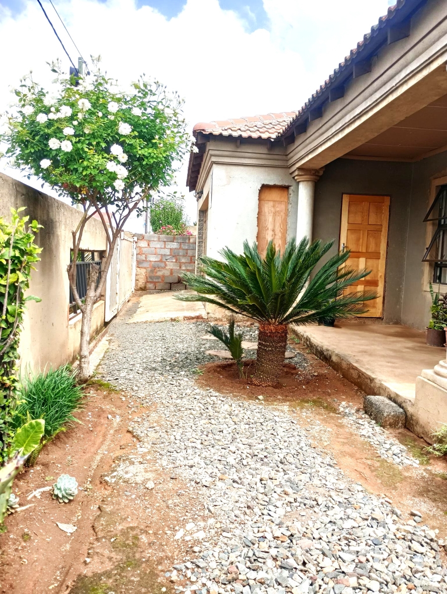 5 Bedroom Property for Sale in Klippoortje Gauteng