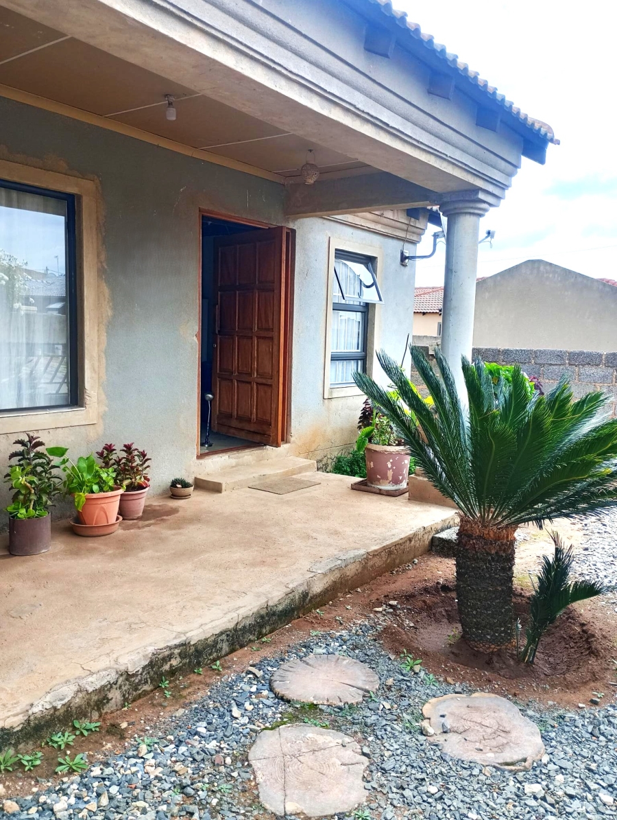 5 Bedroom Property for Sale in Klippoortje Gauteng