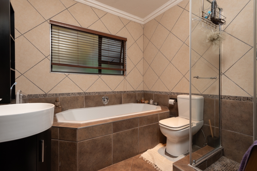 3 Bedroom Property for Sale in Mulbarton Gauteng