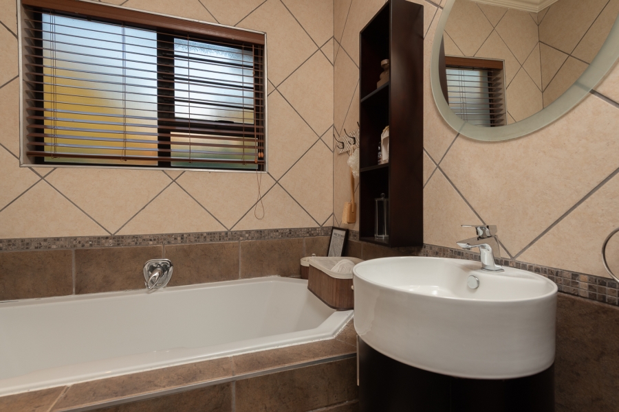 3 Bedroom Property for Sale in Mulbarton Gauteng