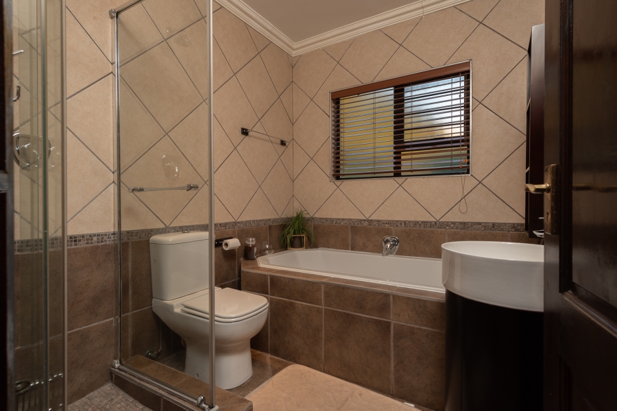3 Bedroom Property for Sale in Mulbarton Gauteng