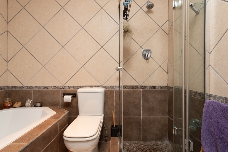 3 Bedroom Property for Sale in Mulbarton Gauteng