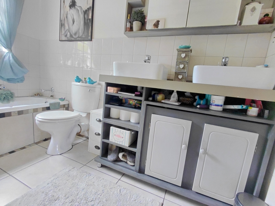 To Let 3 Bedroom Property for Rent in Verwoerdpark Gauteng