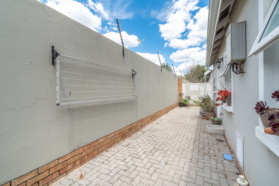 2 Bedroom Property for Sale in Bryanston Gauteng