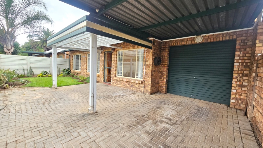 2 Bedroom Property for Sale in Elardus Park Gauteng