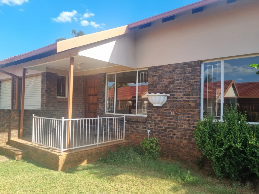 2 Bedroom Property for Sale in The Orchards Gauteng