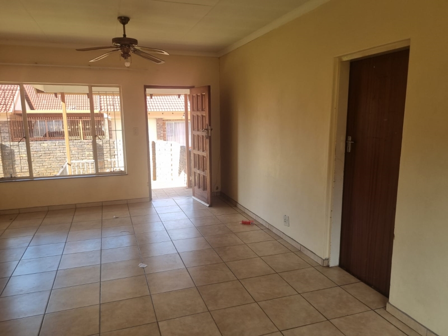 2 Bedroom Property for Sale in The Orchards Gauteng