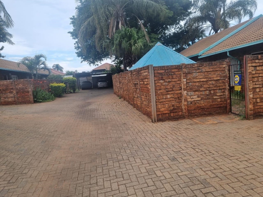 2 Bedroom Property for Sale in The Orchards Gauteng