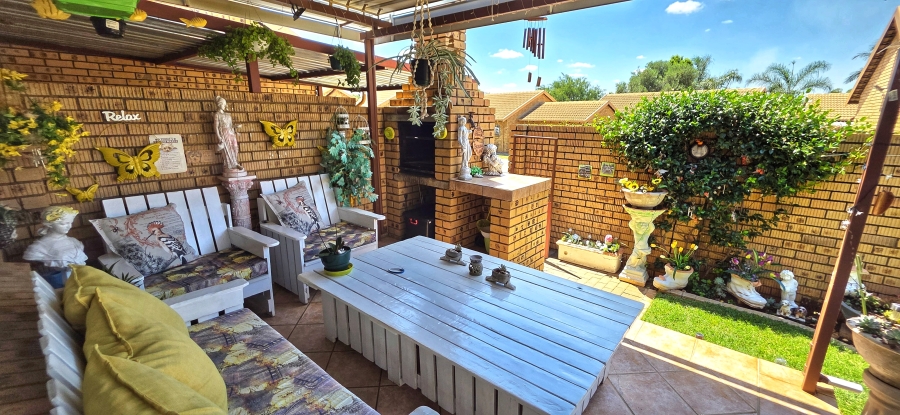 2 Bedroom Property for Sale in Magalieskruin Gauteng