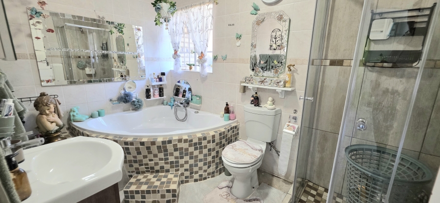 2 Bedroom Property for Sale in Magalieskruin Gauteng