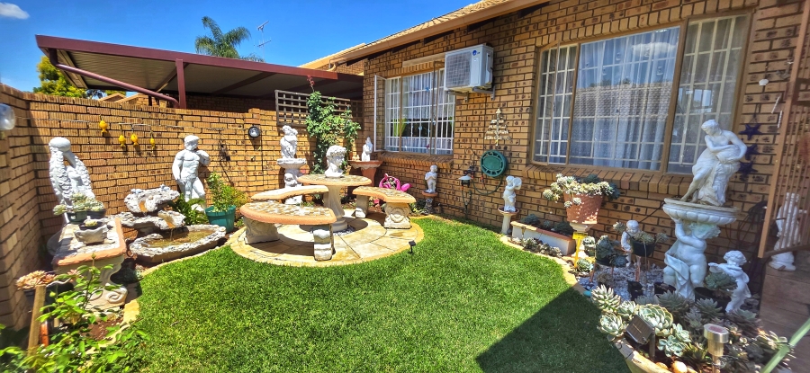 2 Bedroom Property for Sale in Magalieskruin Gauteng