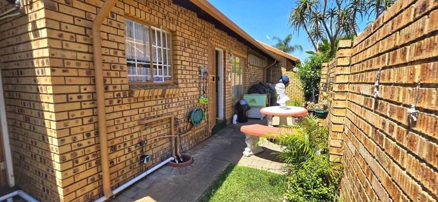 2 Bedroom Property for Sale in Magalieskruin Gauteng