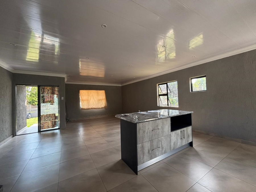 5 Bedroom Property for Sale in Vanderbijlpark Cw 6 Gauteng