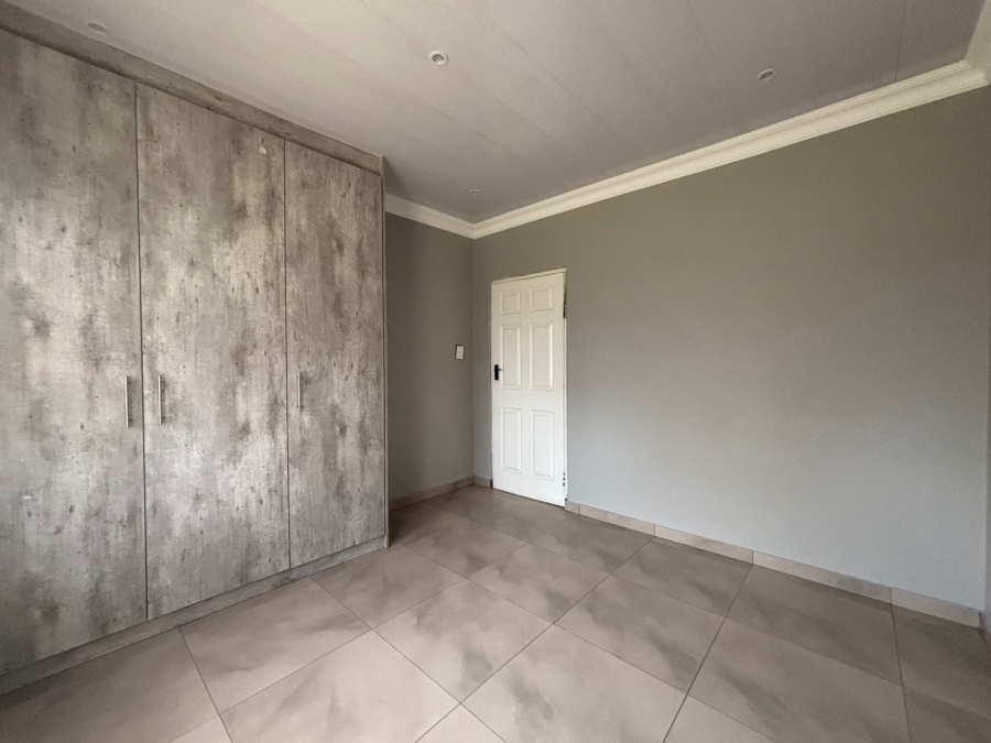 5 Bedroom Property for Sale in Vanderbijlpark Cw 6 Gauteng