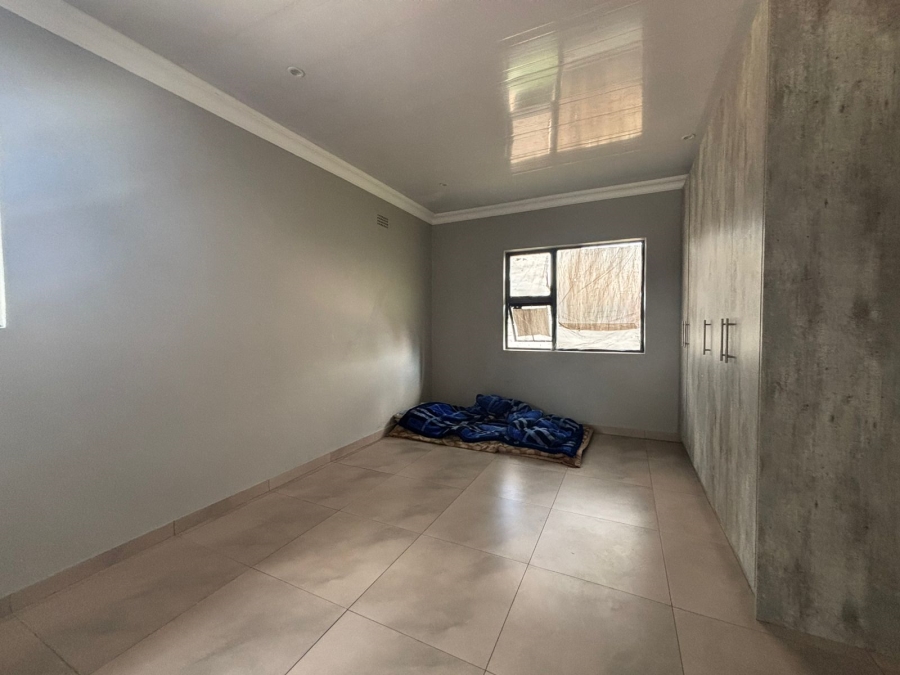 5 Bedroom Property for Sale in Vanderbijlpark Cw 6 Gauteng