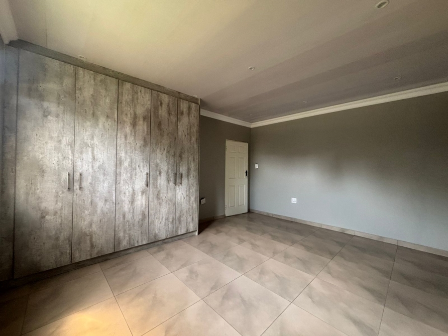 5 Bedroom Property for Sale in Vanderbijlpark Cw 6 Gauteng