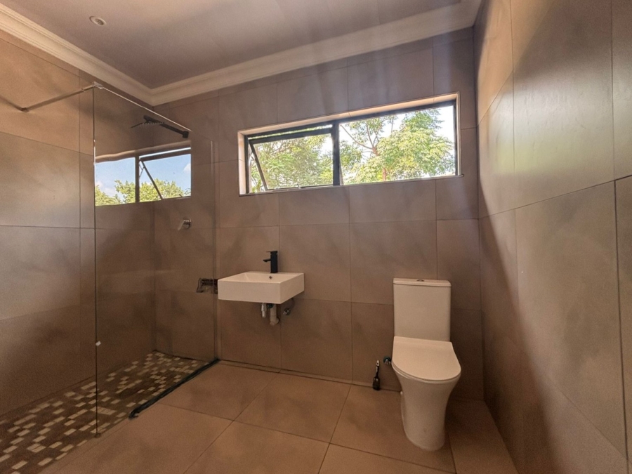 5 Bedroom Property for Sale in Vanderbijlpark Cw 6 Gauteng