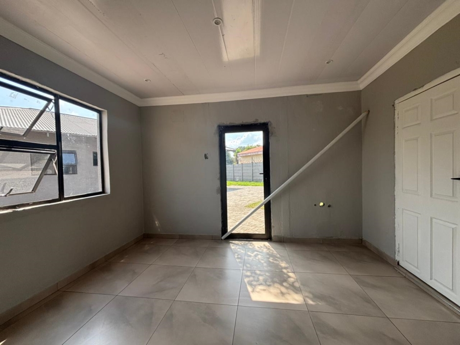 5 Bedroom Property for Sale in Vanderbijlpark Cw 6 Gauteng