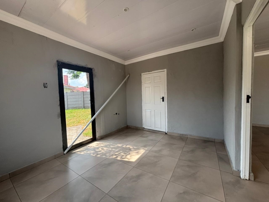 5 Bedroom Property for Sale in Vanderbijlpark Cw 6 Gauteng