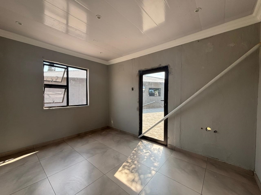 5 Bedroom Property for Sale in Vanderbijlpark Cw 6 Gauteng