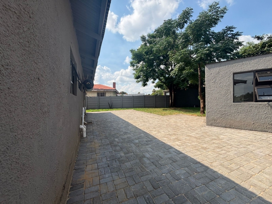 5 Bedroom Property for Sale in Vanderbijlpark Cw 6 Gauteng