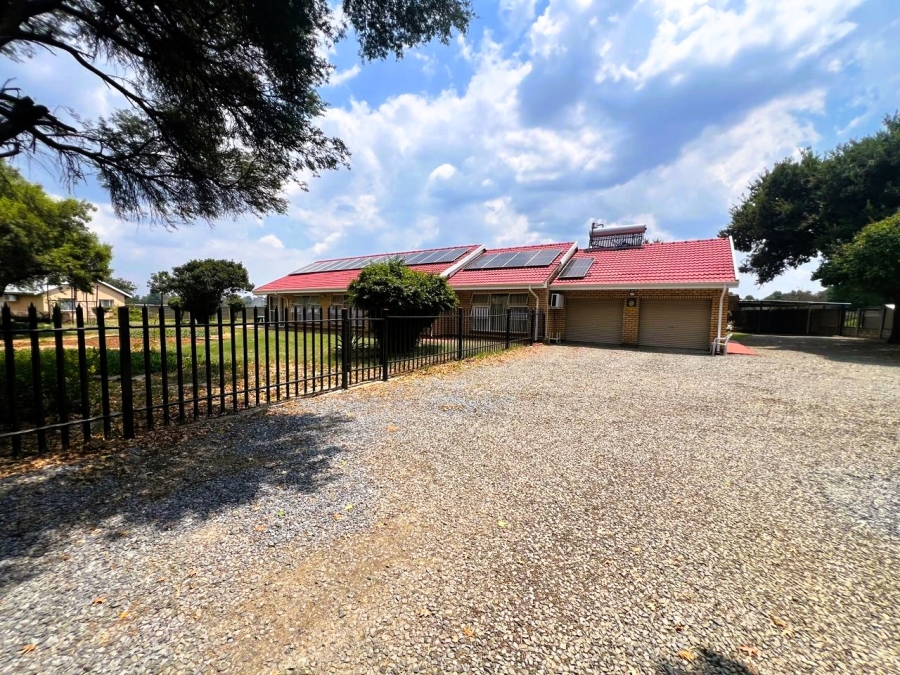 4 Bedroom Property for Sale in Buyscelia Gauteng