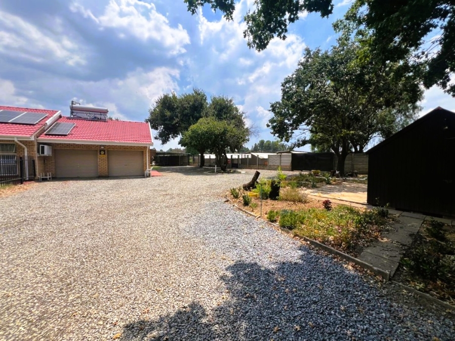 4 Bedroom Property for Sale in Buyscelia Gauteng